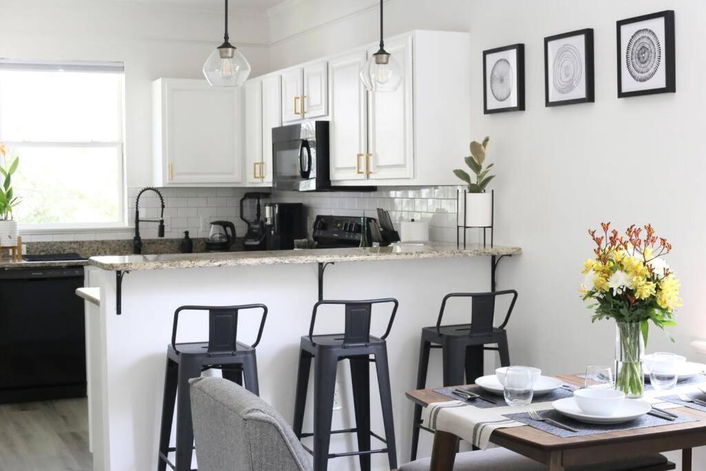 Sanctuary Gainesville Bright 2 Bedroom King Condo Bagian luar foto