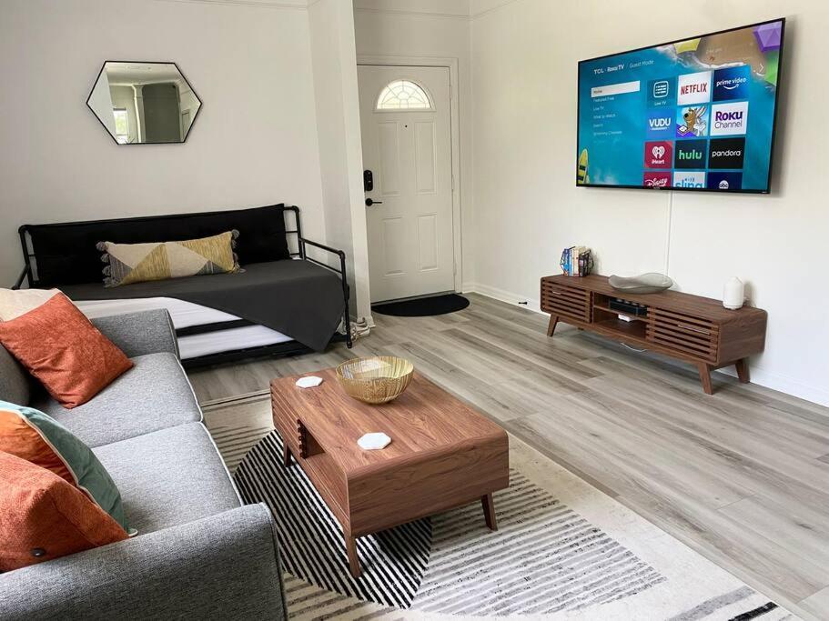 Sanctuary Gainesville Bright 2 Bedroom King Condo Bagian luar foto