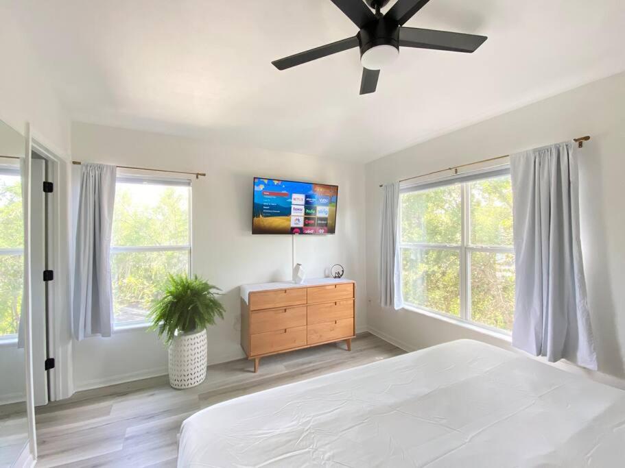 Sanctuary Gainesville Bright 2 Bedroom King Condo Bagian luar foto
