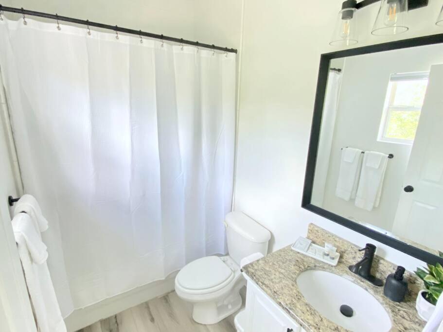Sanctuary Gainesville Bright 2 Bedroom King Condo Bagian luar foto