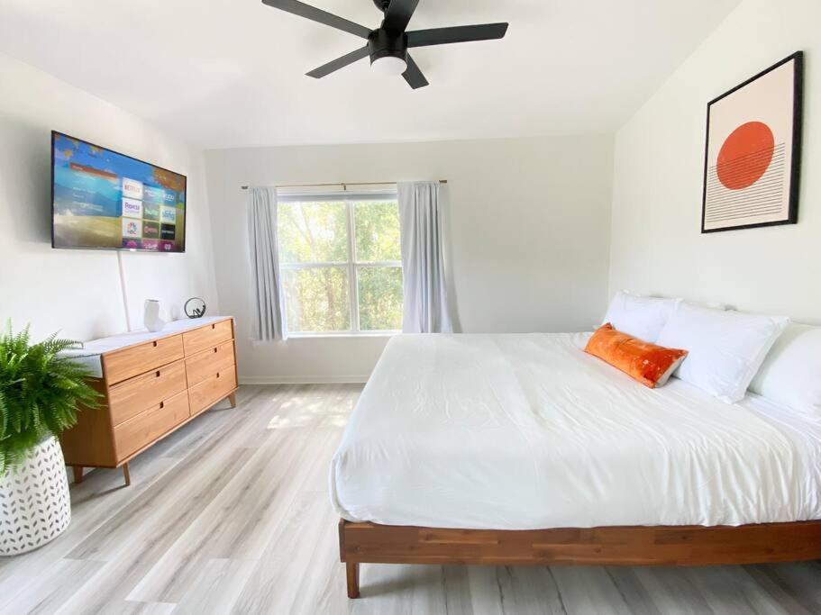 Sanctuary Gainesville Bright 2 Bedroom King Condo Bagian luar foto