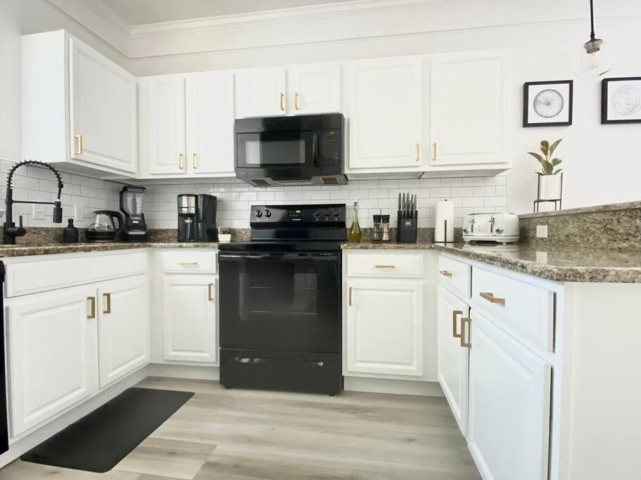 Sanctuary Gainesville Bright 2 Bedroom King Condo Bagian luar foto