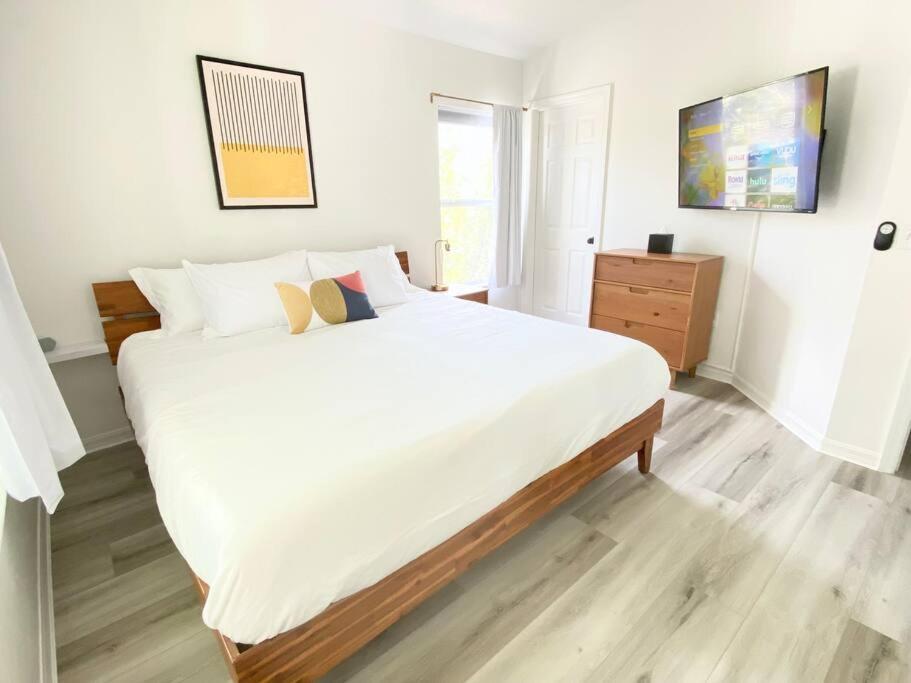 Sanctuary Gainesville Bright 2 Bedroom King Condo Bagian luar foto