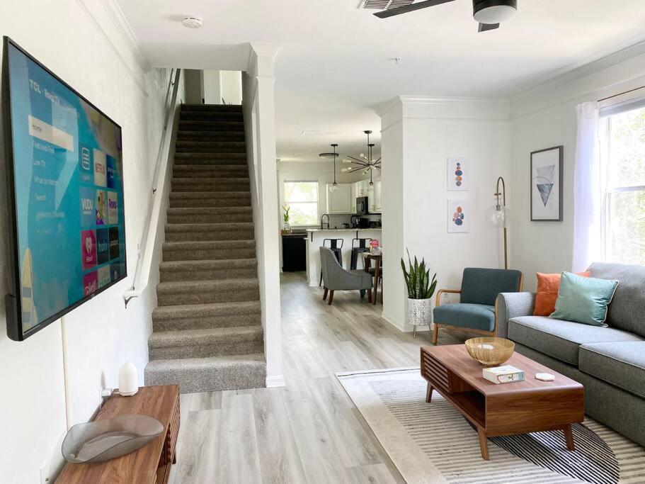 Sanctuary Gainesville Bright 2 Bedroom King Condo Bagian luar foto