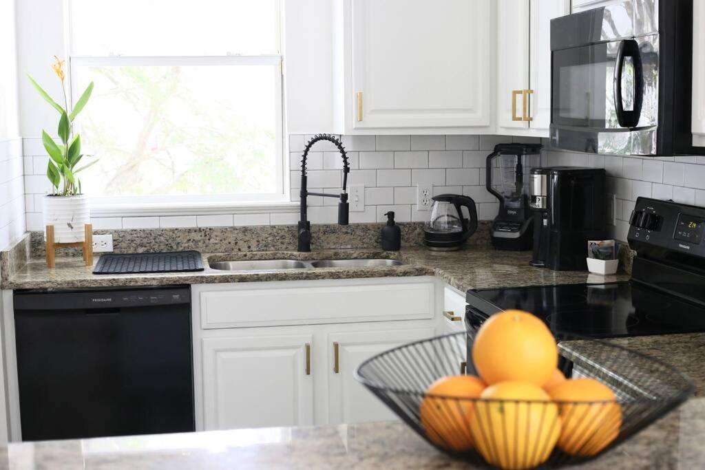 Sanctuary Gainesville Bright 2 Bedroom King Condo Bagian luar foto