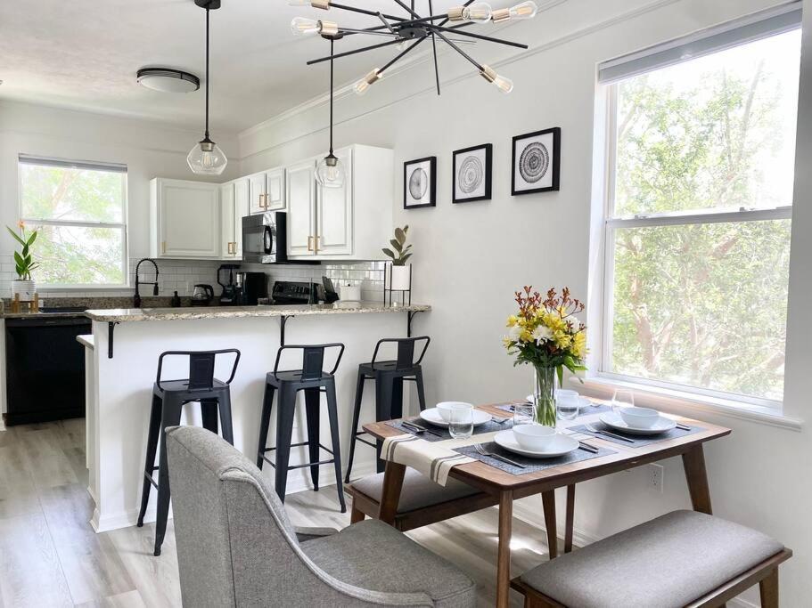 Sanctuary Gainesville Bright 2 Bedroom King Condo Bagian luar foto