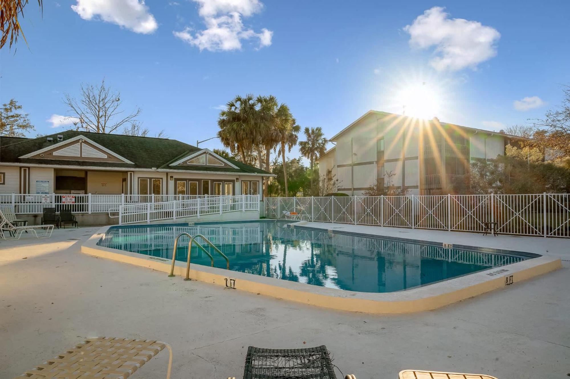Sanctuary Gainesville Bright 2 Bedroom King Condo Bagian luar foto